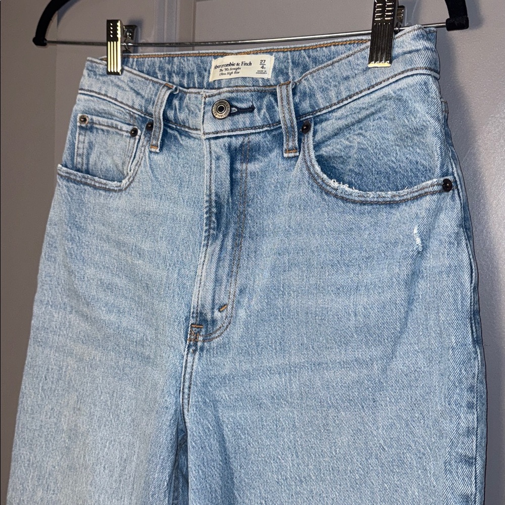 Abercrombie & Fitch The 90s Straight Ultra High Rise Jean